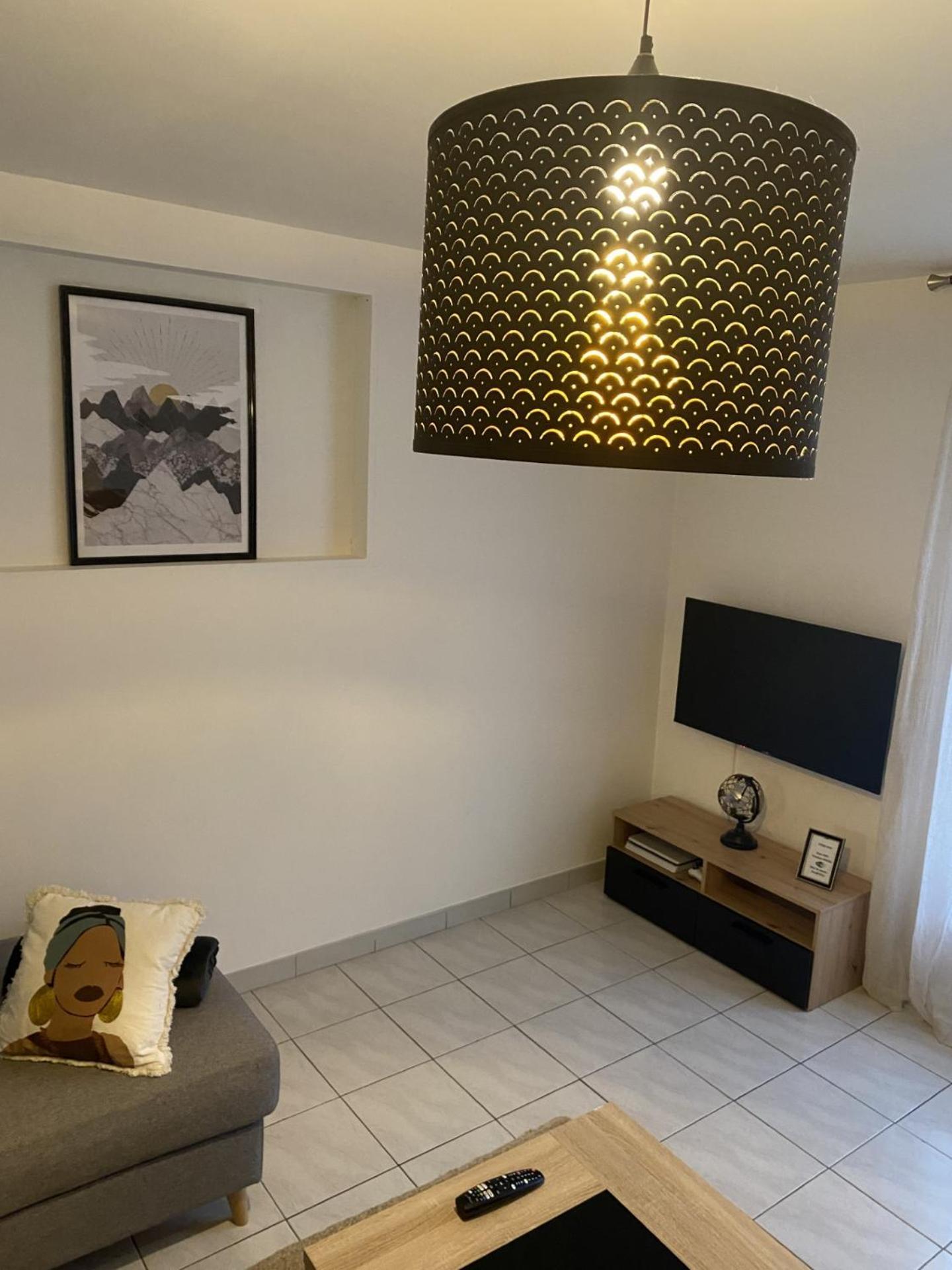 Appartement Tout Equipe 2 Chambres + Jardin Saix  Zewnętrze zdjęcie