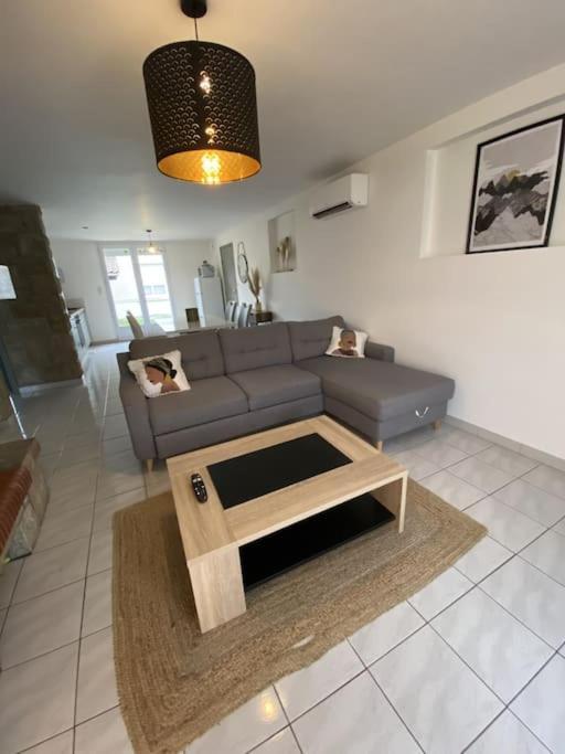 Appartement Tout Equipe 2 Chambres + Jardin Saix  Zewnętrze zdjęcie